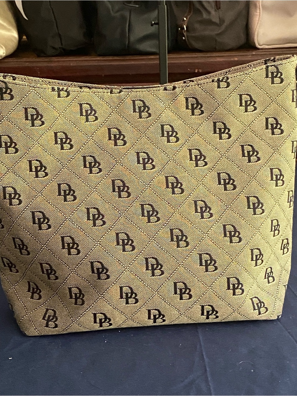 NWOT Dooney & Bourke Signature Monogram Tote Beige/Black Jacquard w/ Red Lining - Picture 6 of 16